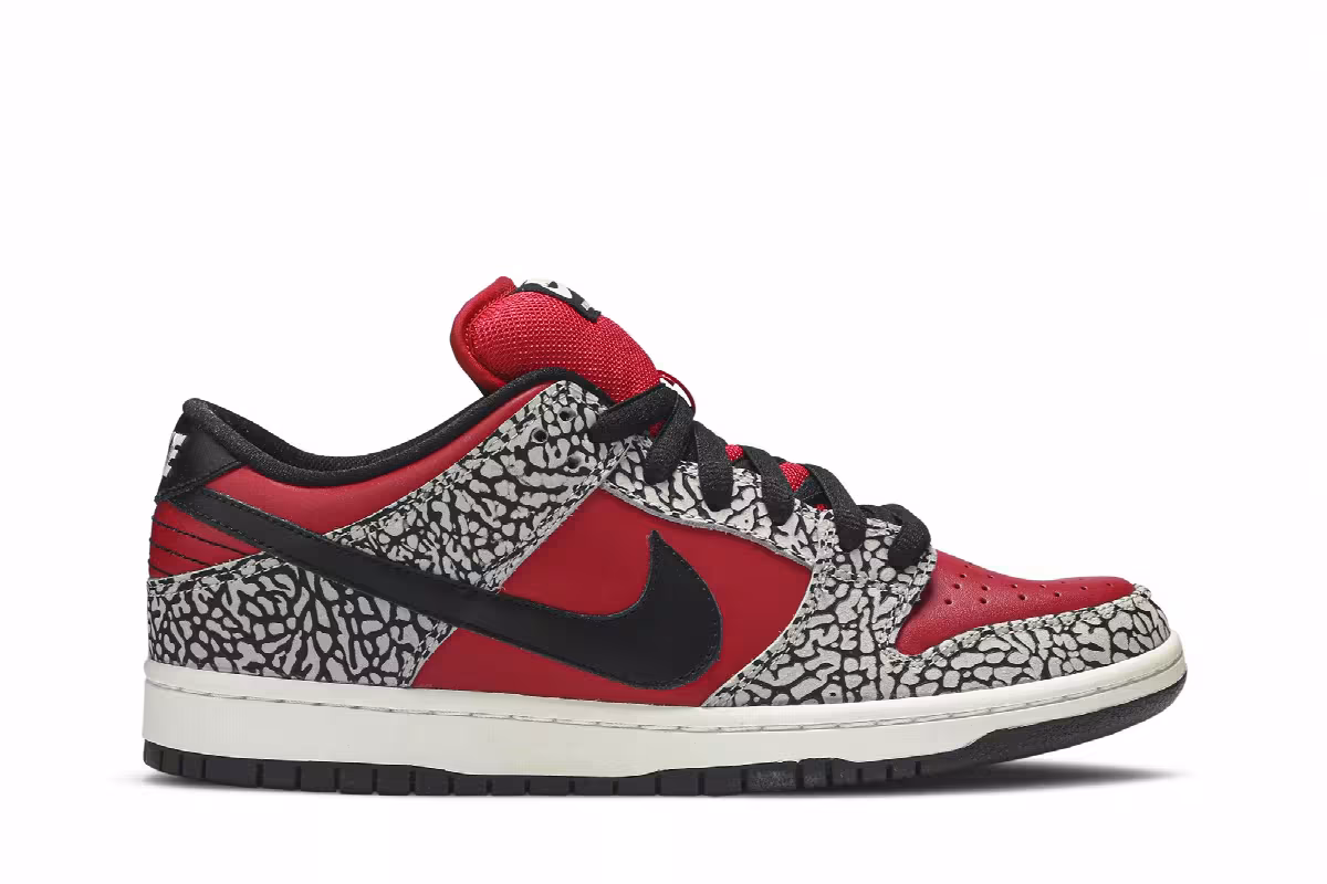 Supreme x Nike Dunk Low Premium SB Red Cement, view 2
