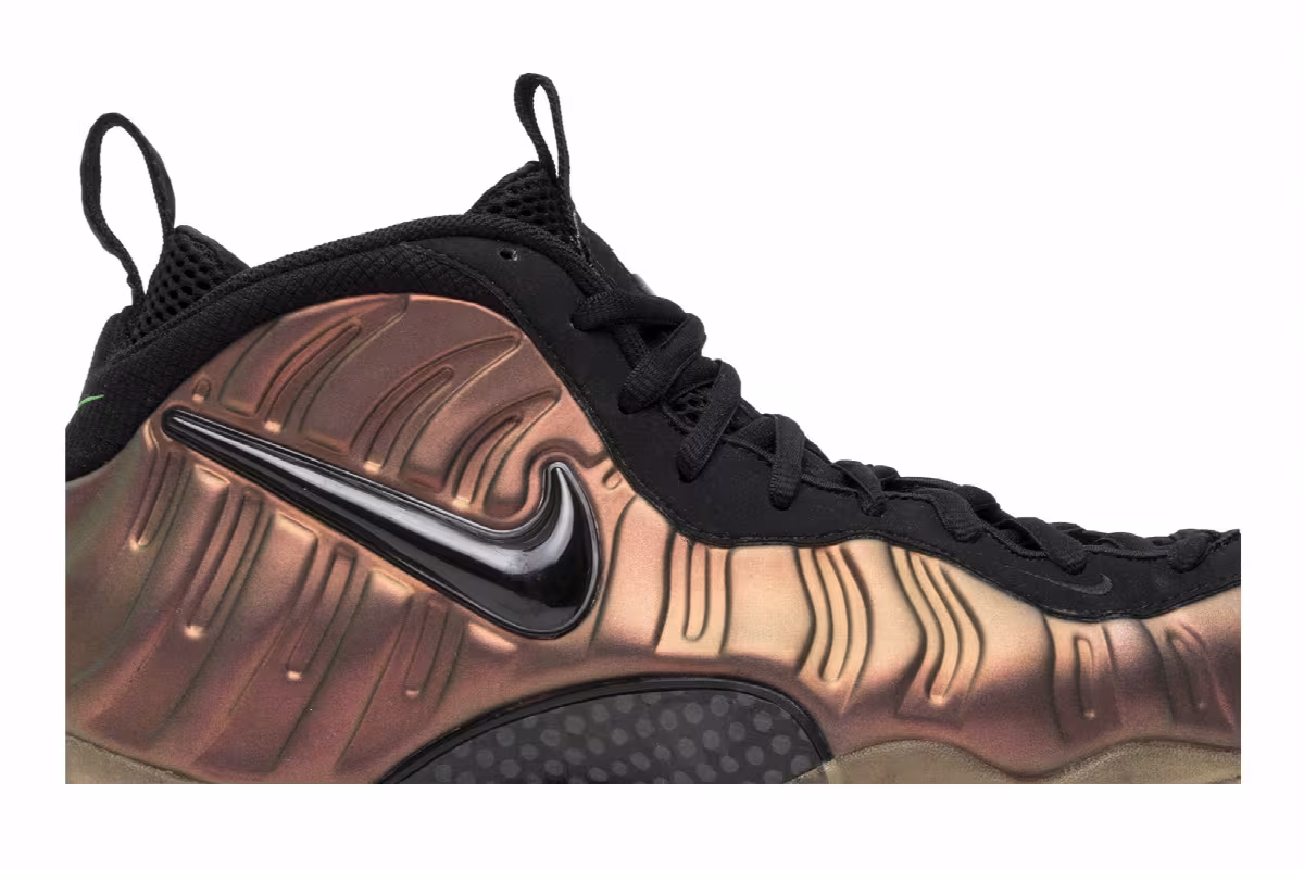 Nike Foamposite Pro gym green, view 3