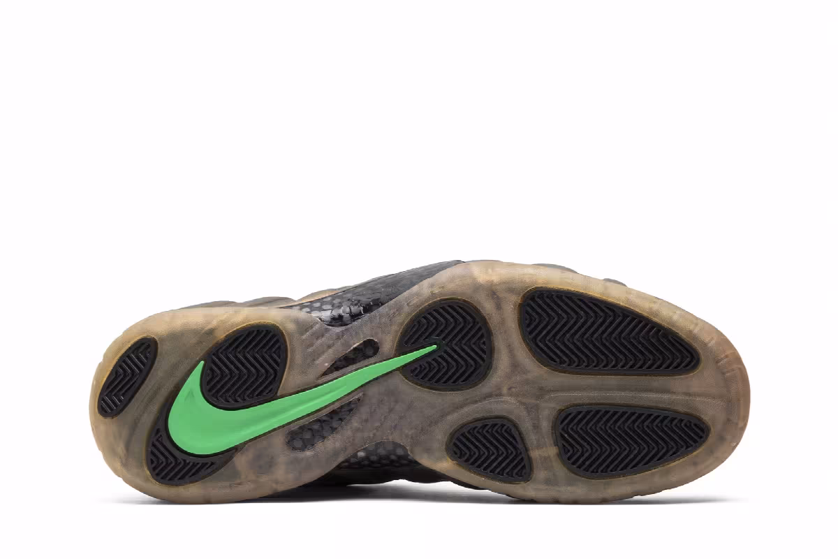 Nike Foamposite Pro gym green, view 5