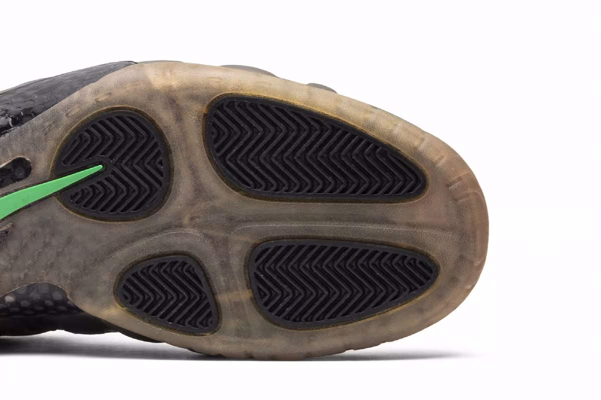 Nike Foamposite Pro gym green, view 6