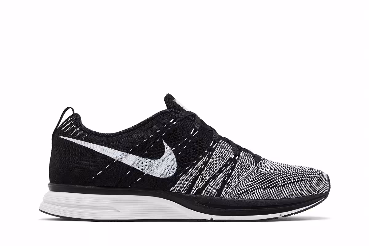 Nike Flyknit Trainer+ Black White, view 2