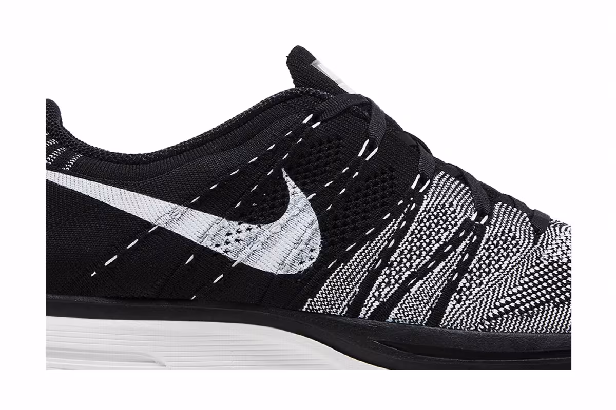 Nike Flyknit Trainer+ Black White, view 3