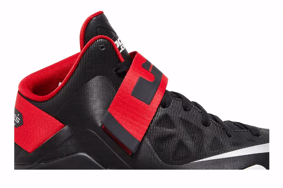 Nike LeBron Zoom Soldier 6 Bred, view 3