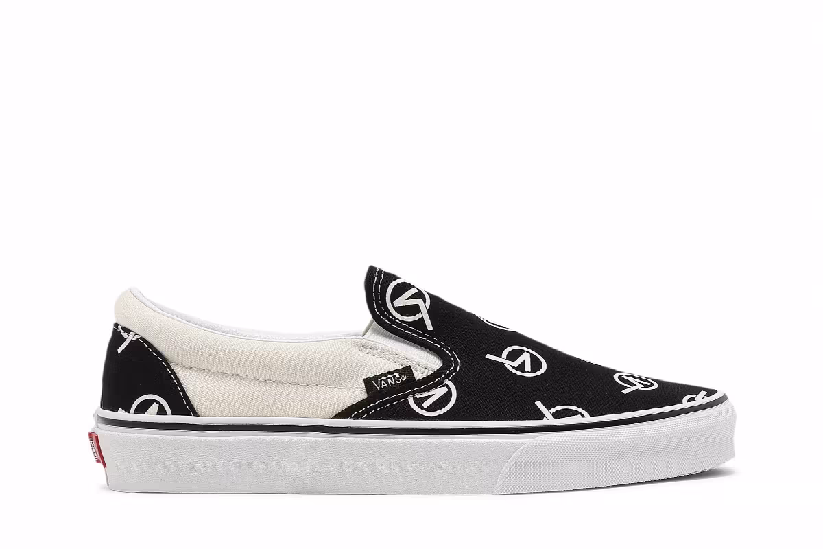Vans Classic Slip-On Circle V, view 2