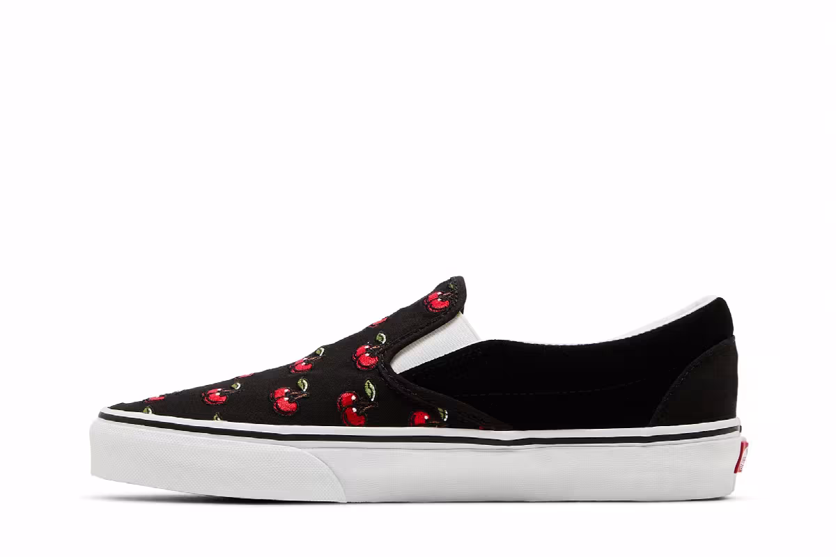 Vans Classic Slip-On Cherries Black, view 4