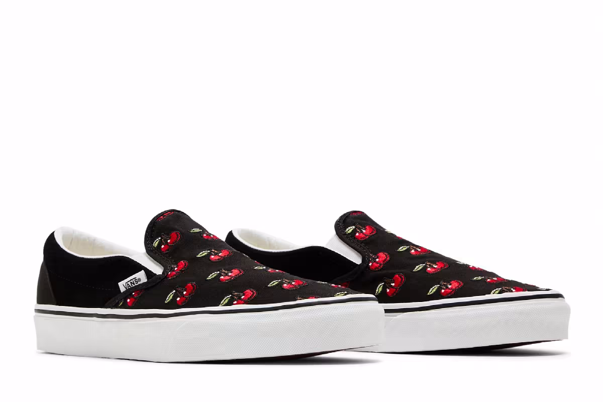 Vans Classic Slip-On Cherries Black, view 9