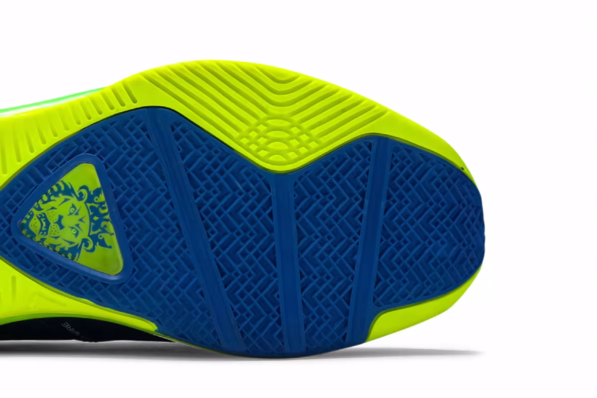 Nike LeBron 8 V/2 Low Sprite 2011, view 6