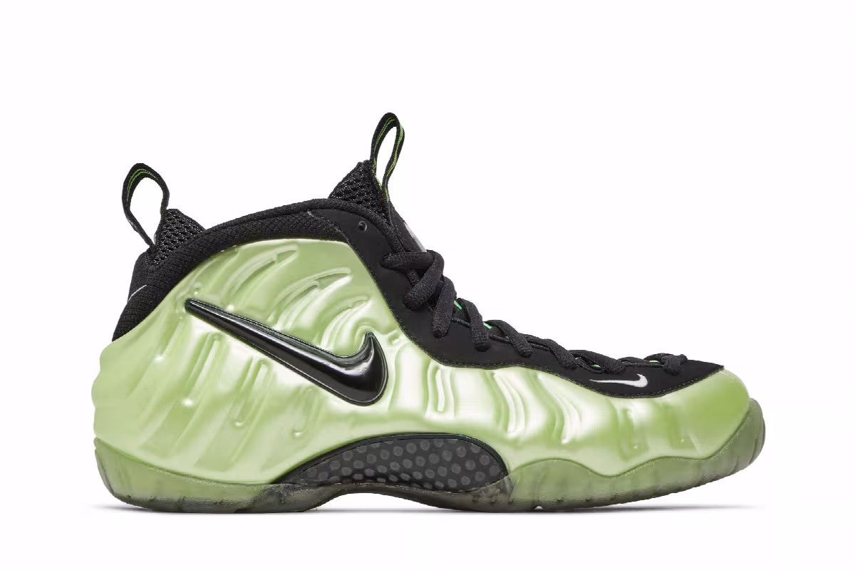 Nike Air Foamposite Pro Electric Green, view 2