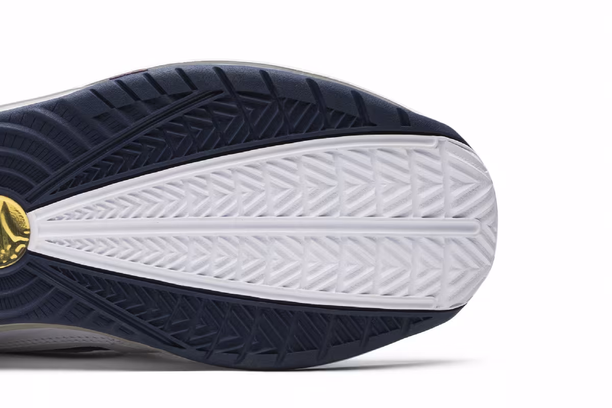 Nike Air Max LeBron 7 White Midnight Navy, view 6