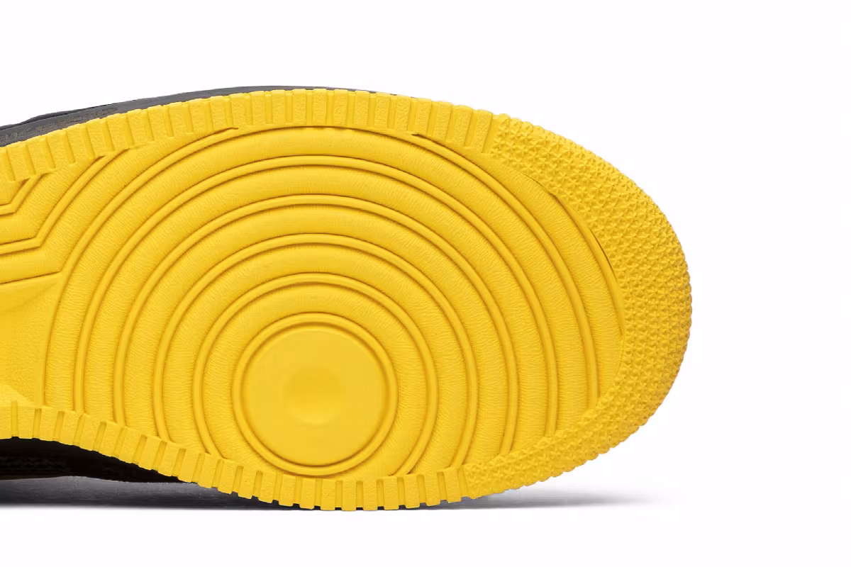 Undefeated x Livestrong x Nike Air Force 1 Low Supreme Livestrong, view 6