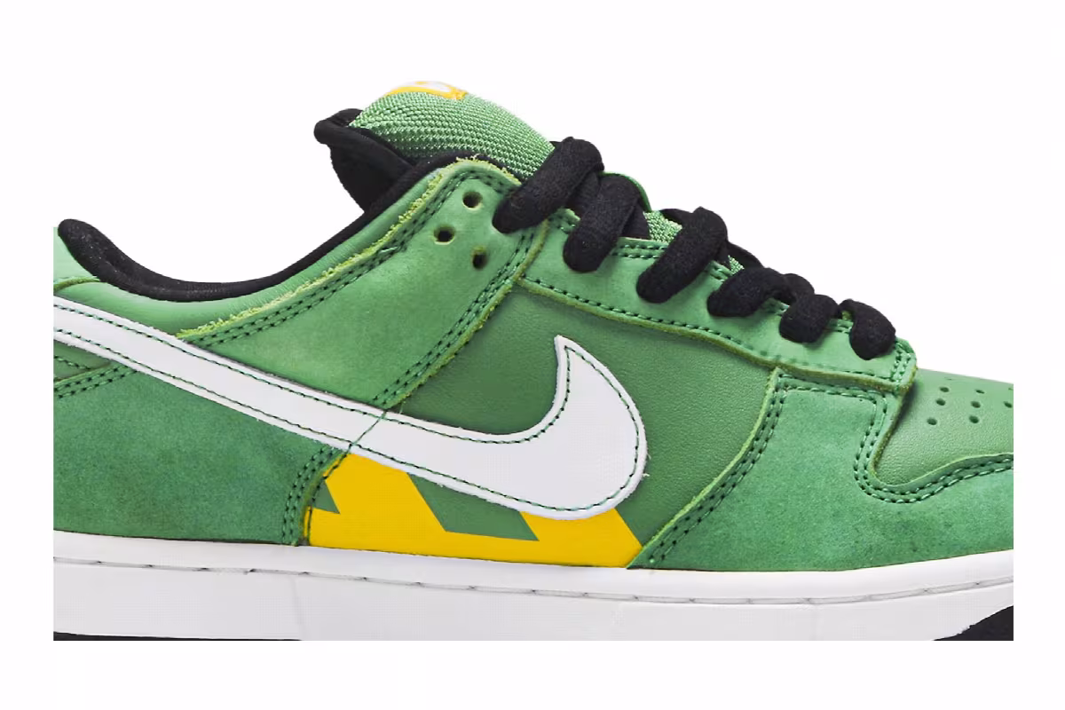 Nike Dunk Low Pro SB Taxi Series - Tokyo, view 3