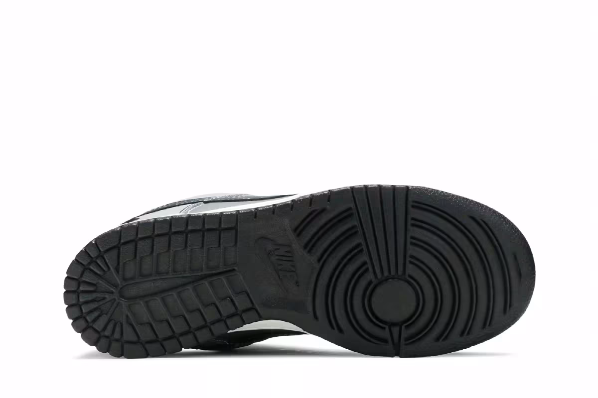Nike Dunk Low Premium SB Lunar Eclipse East, view 5
