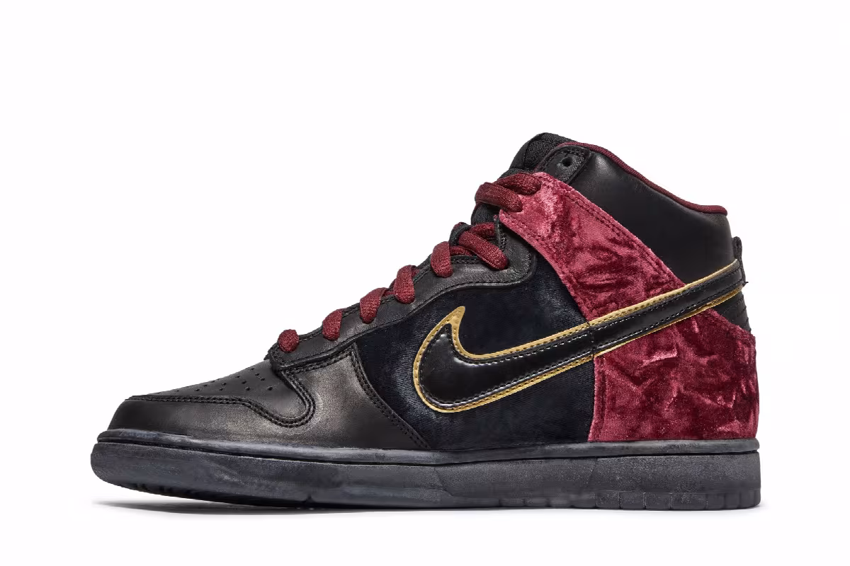 Nike Dunk High Premium SB Bloody Sunday, view 4