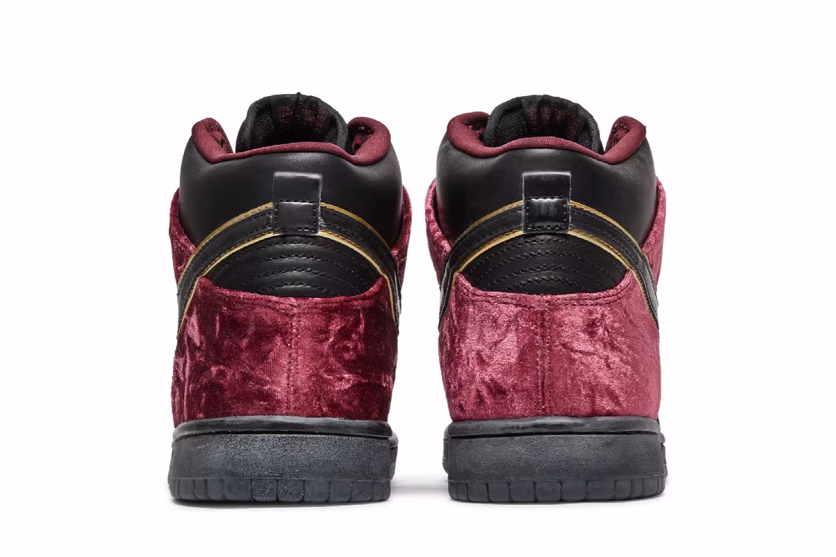 Nike Dunk High Premium SB Bloody Sunday, view 7