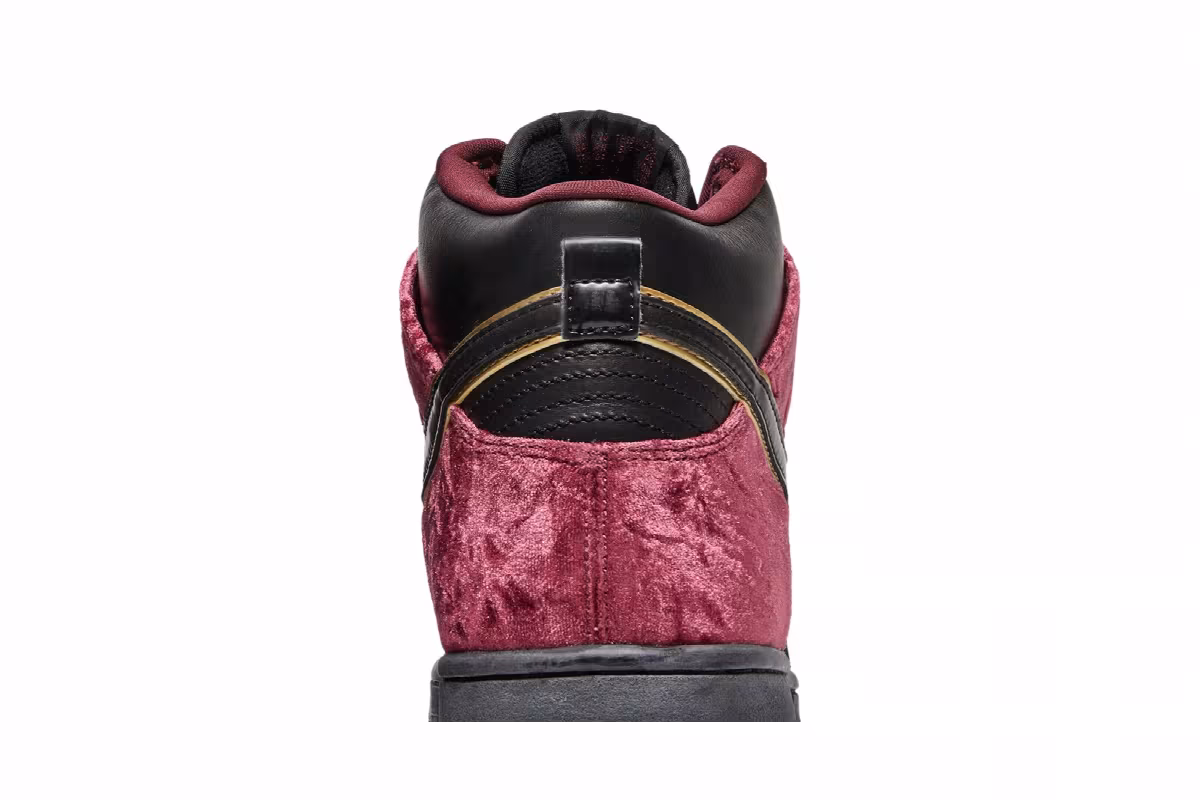 Nike Dunk High Premium SB Bloody Sunday, view 8