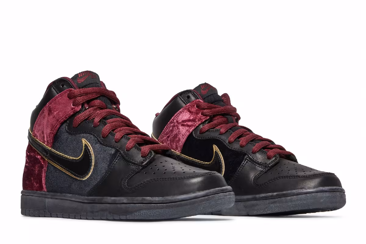 Nike Dunk High Premium SB Bloody Sunday, view 9