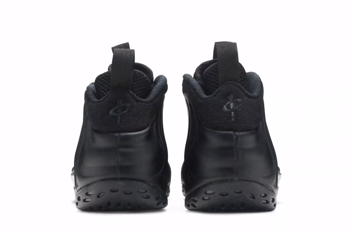 Nike Air Foamposite One Black, view 7