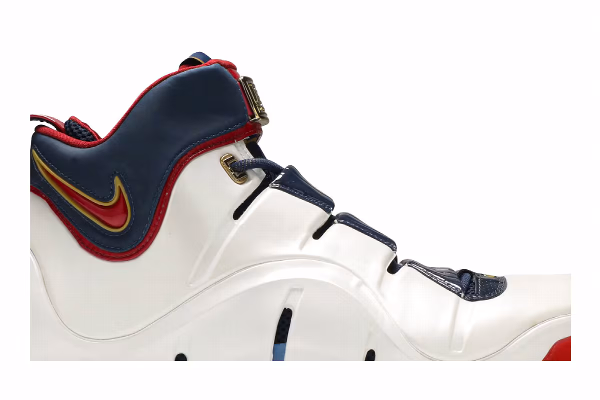 Nike Zoom LeBron 4 Playoff, view 3