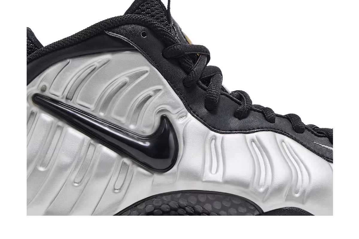 Nike Air Foamposite Pro Metallic Silver, view 3