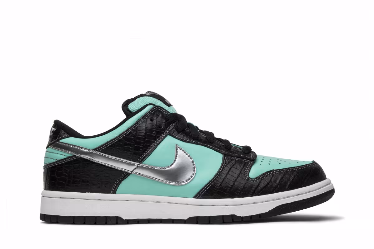 Diamond Supply Co. x Nike Dunk Low Pro SB Tiffany, view 2