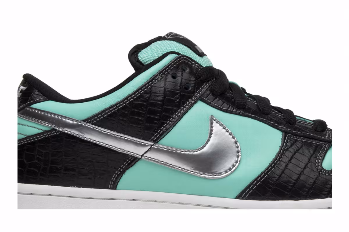 Diamond Supply Co. x Nike Dunk Low Pro SB Tiffany, view 3