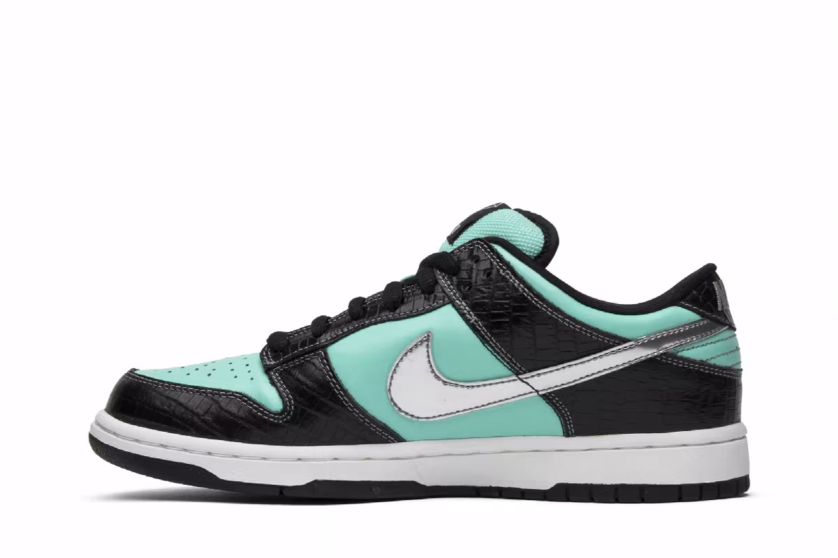 Diamond Supply Co. x Nike Dunk Low Pro SB Tiffany, view 4