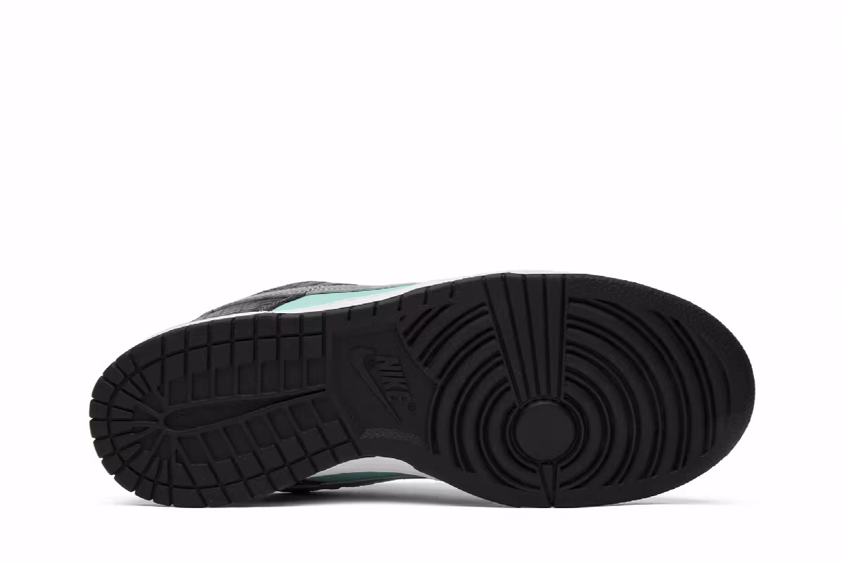 Diamond Supply Co. x Nike Dunk Low Pro SB Tiffany, view 5