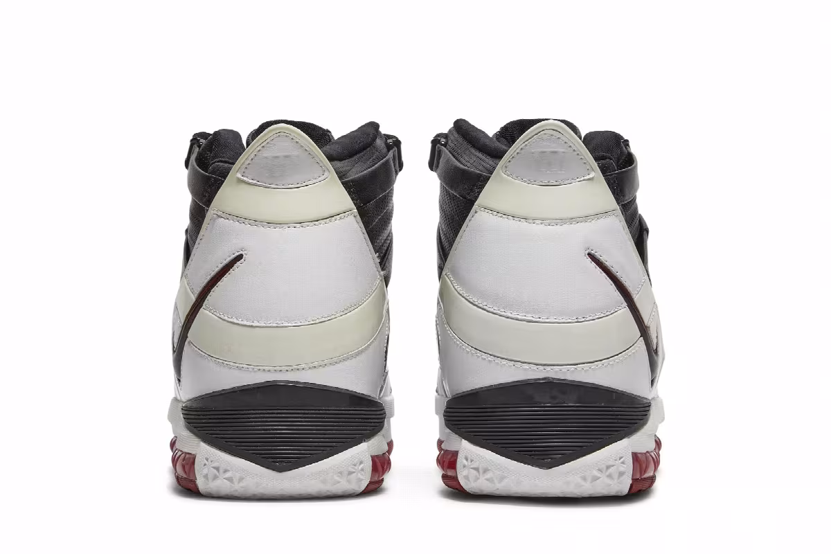 Nike Zoom LeBron 3 Home, view 7
