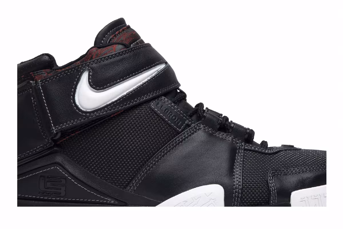 Nike Zoom LeBron 2 Black Crimson, view 3