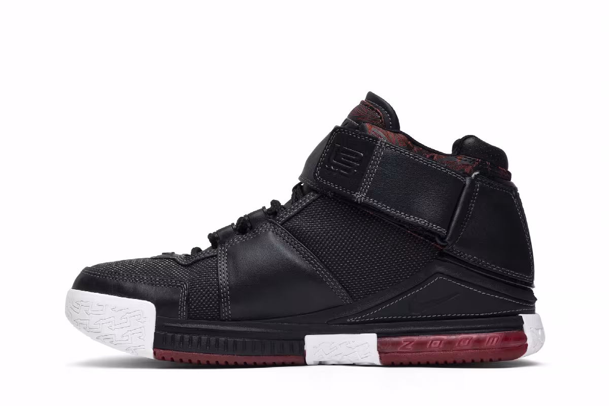 Nike Zoom LeBron 2 Black Crimson, view 4