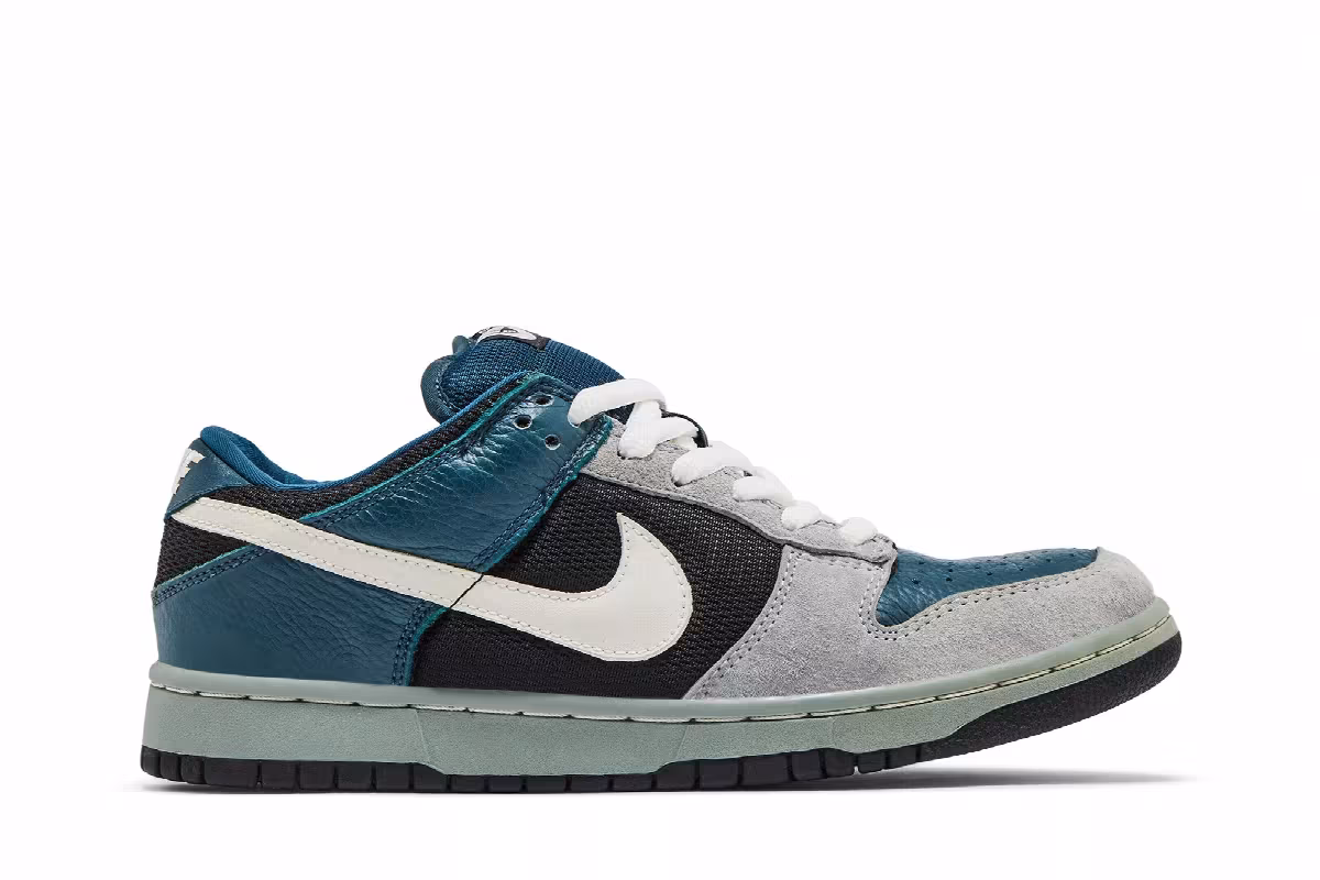 Nike Dunk Low Pro SB Futura, view 2