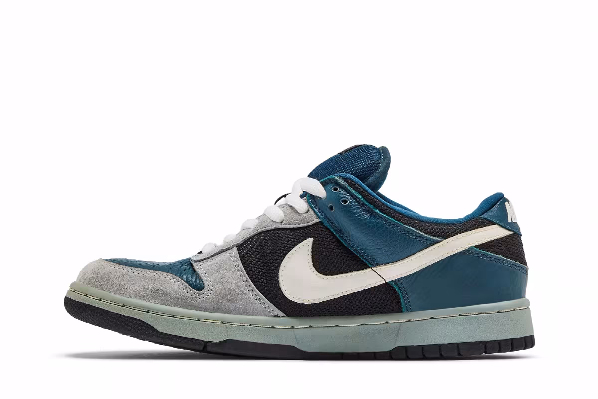 Nike Dunk Low Pro SB Futura, view 4