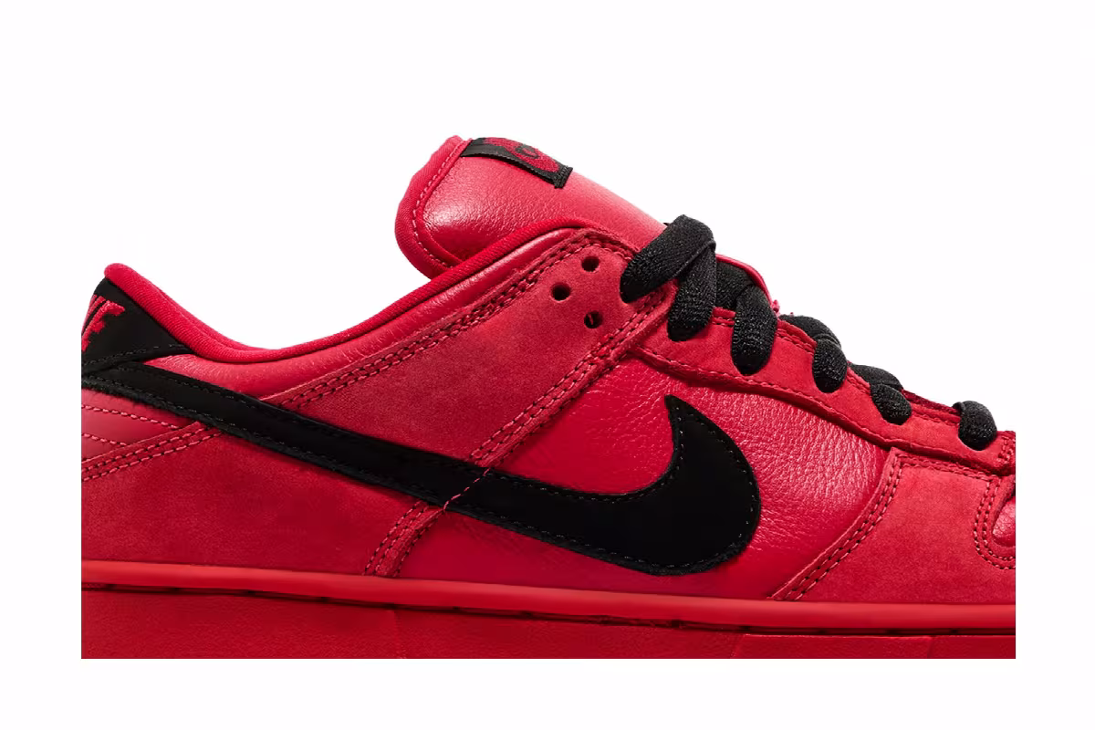 Nike Dunk Low Pro SB True Red, view 3