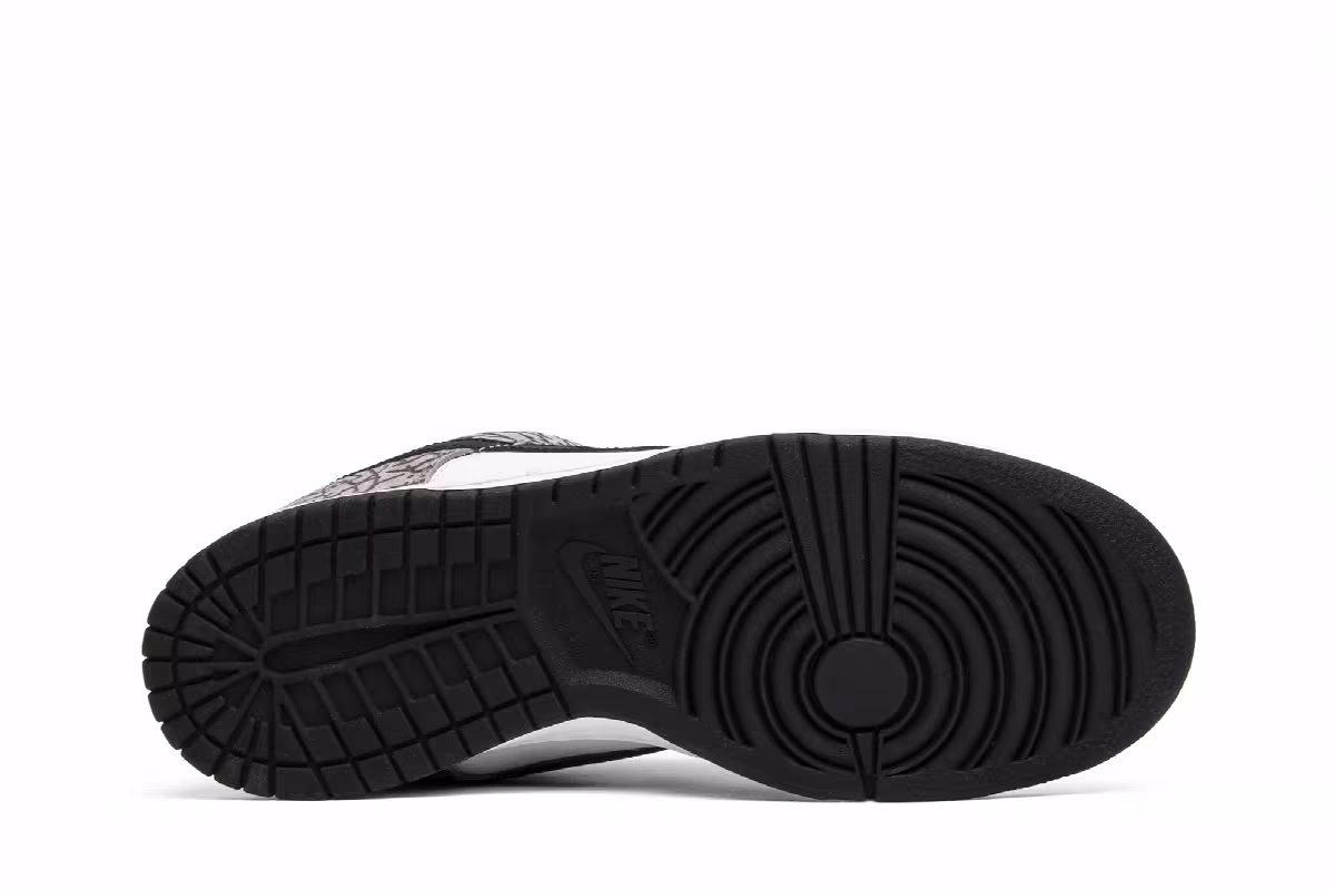 Supreme x Nike Dunk Low Pro SB White Cement, view 5