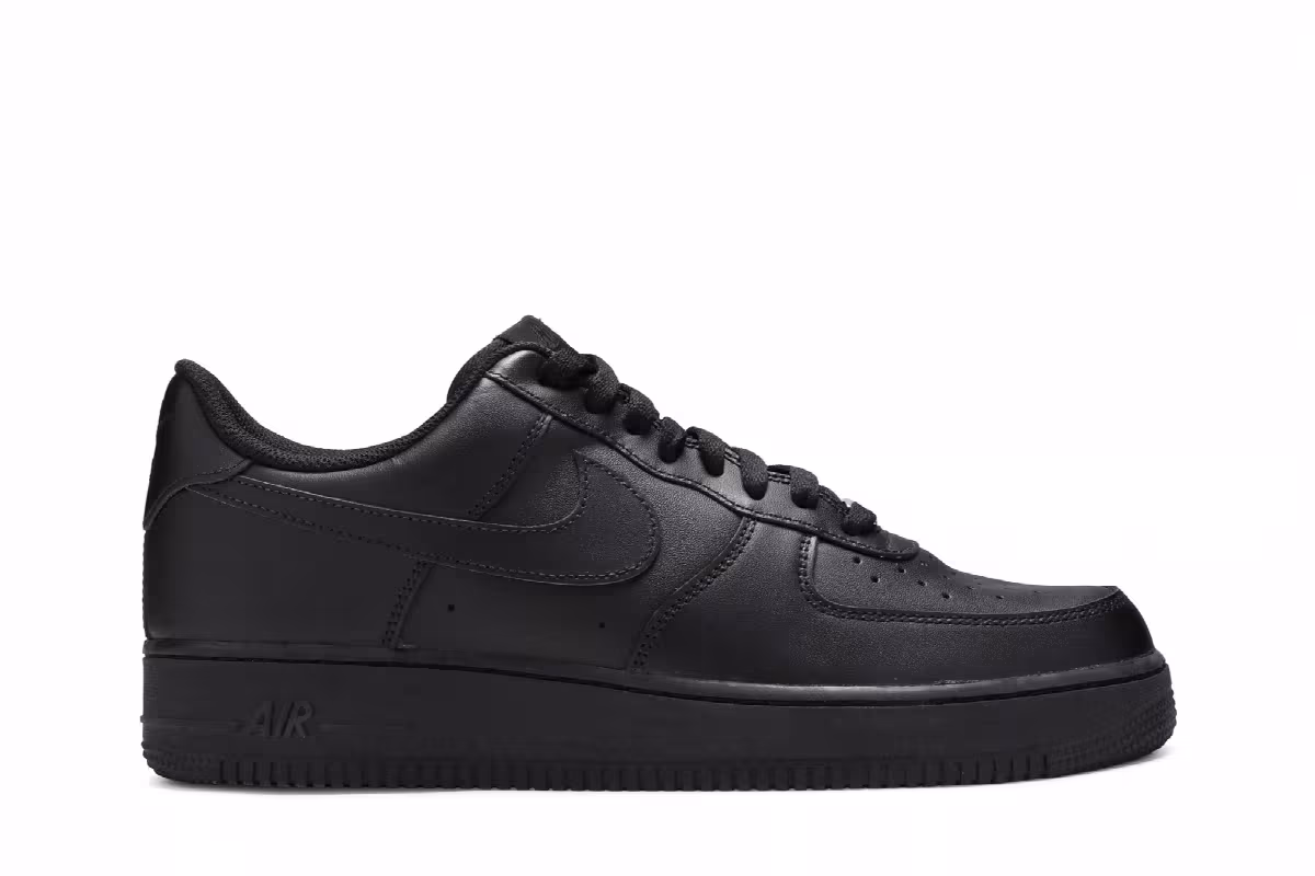 Nike Air Force 1 Triple Black, view 2