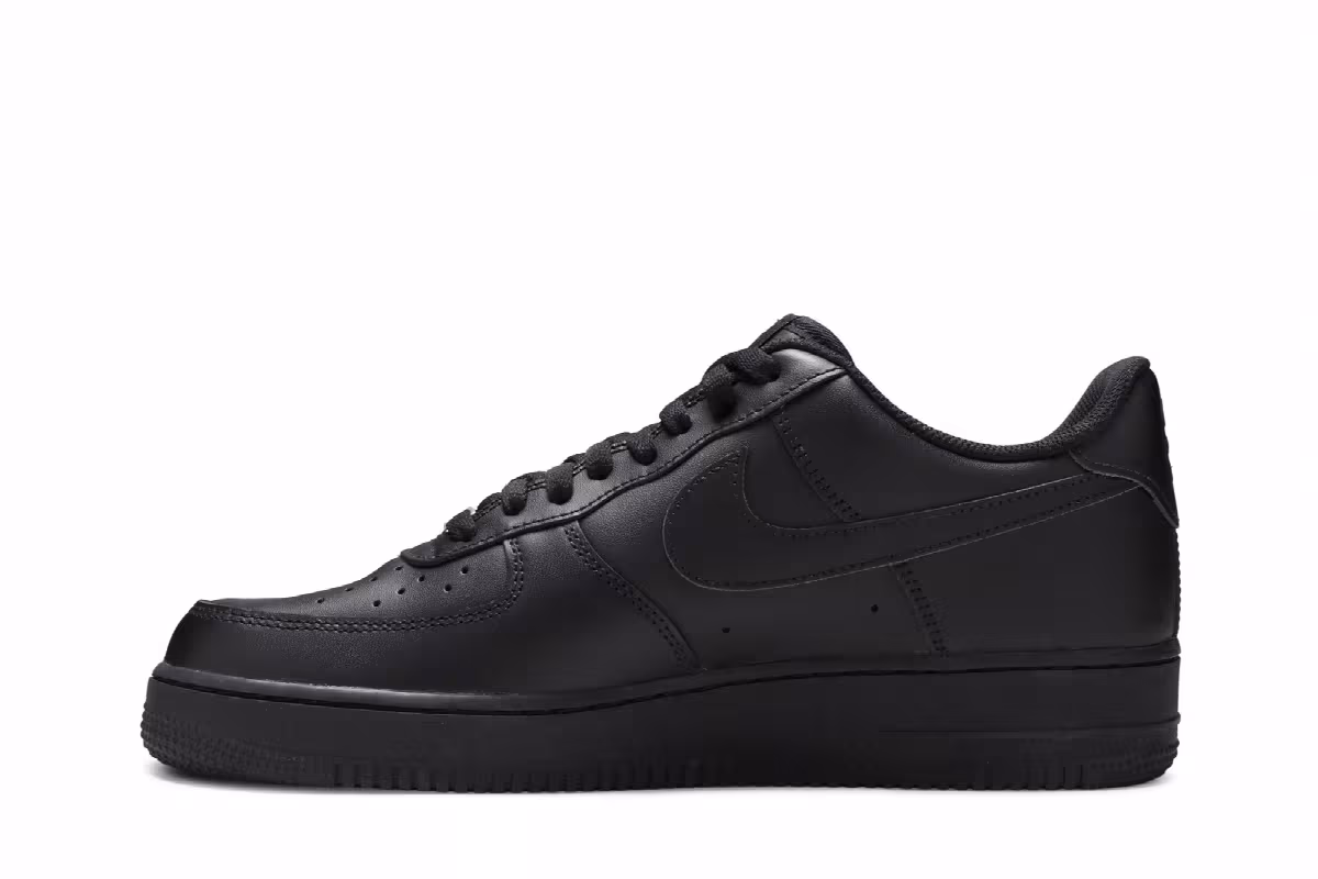 Nike Air Force 1 Triple Black, view 4