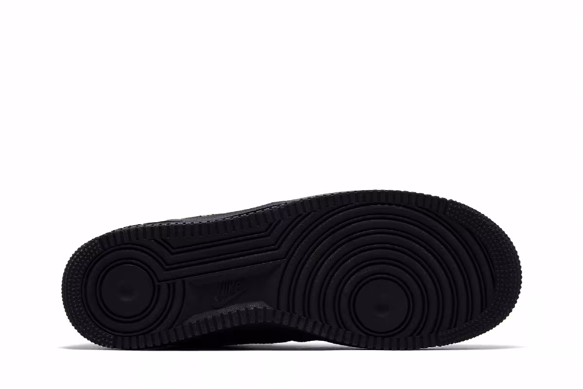 Realtree x Nike Air Force 1 Low Black Camo, view 5