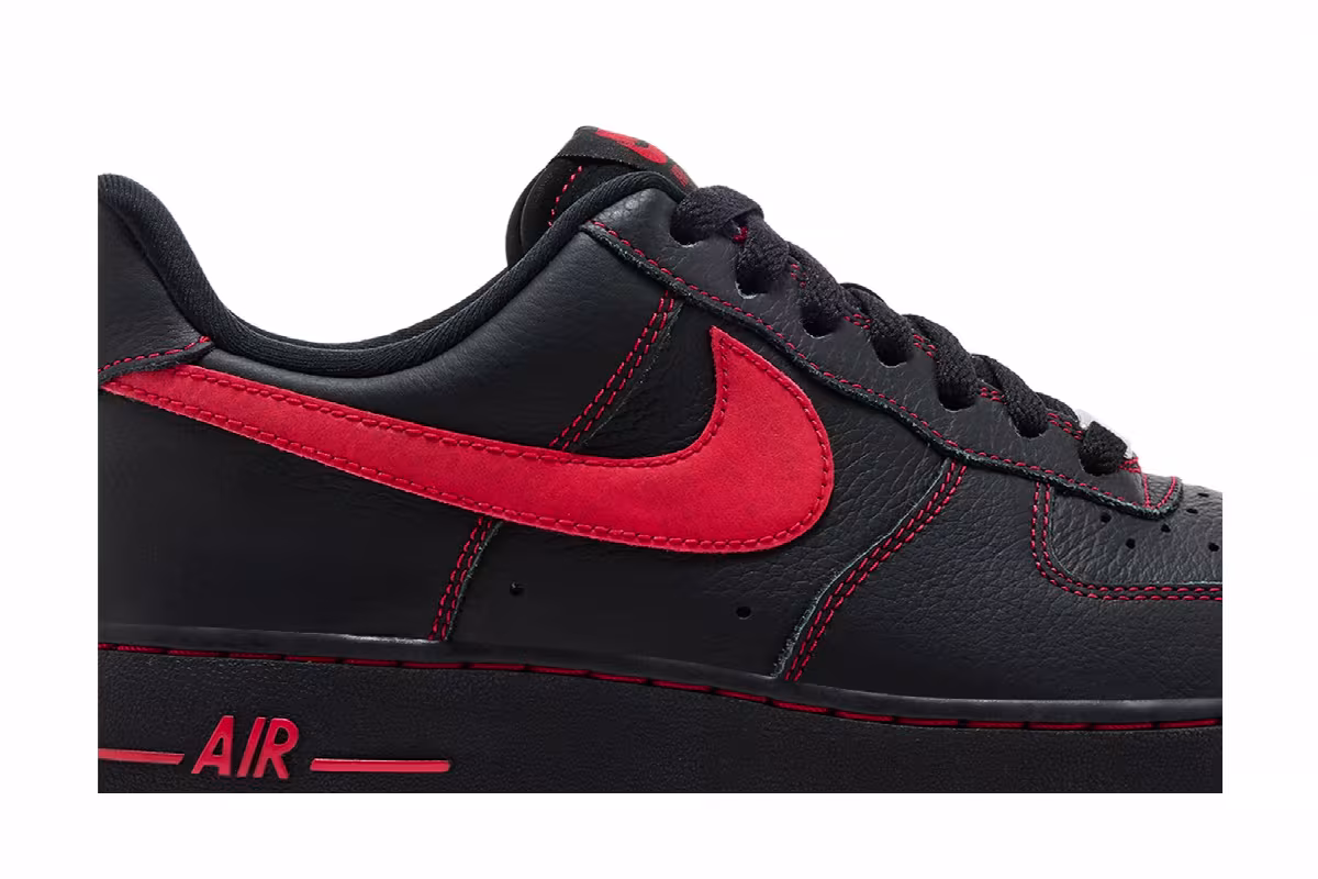Nike Air Force 1 Bred, view 3