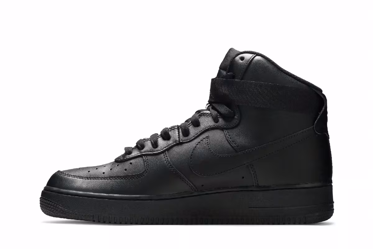 Nike Air Force 1 High Triple Black, view 4