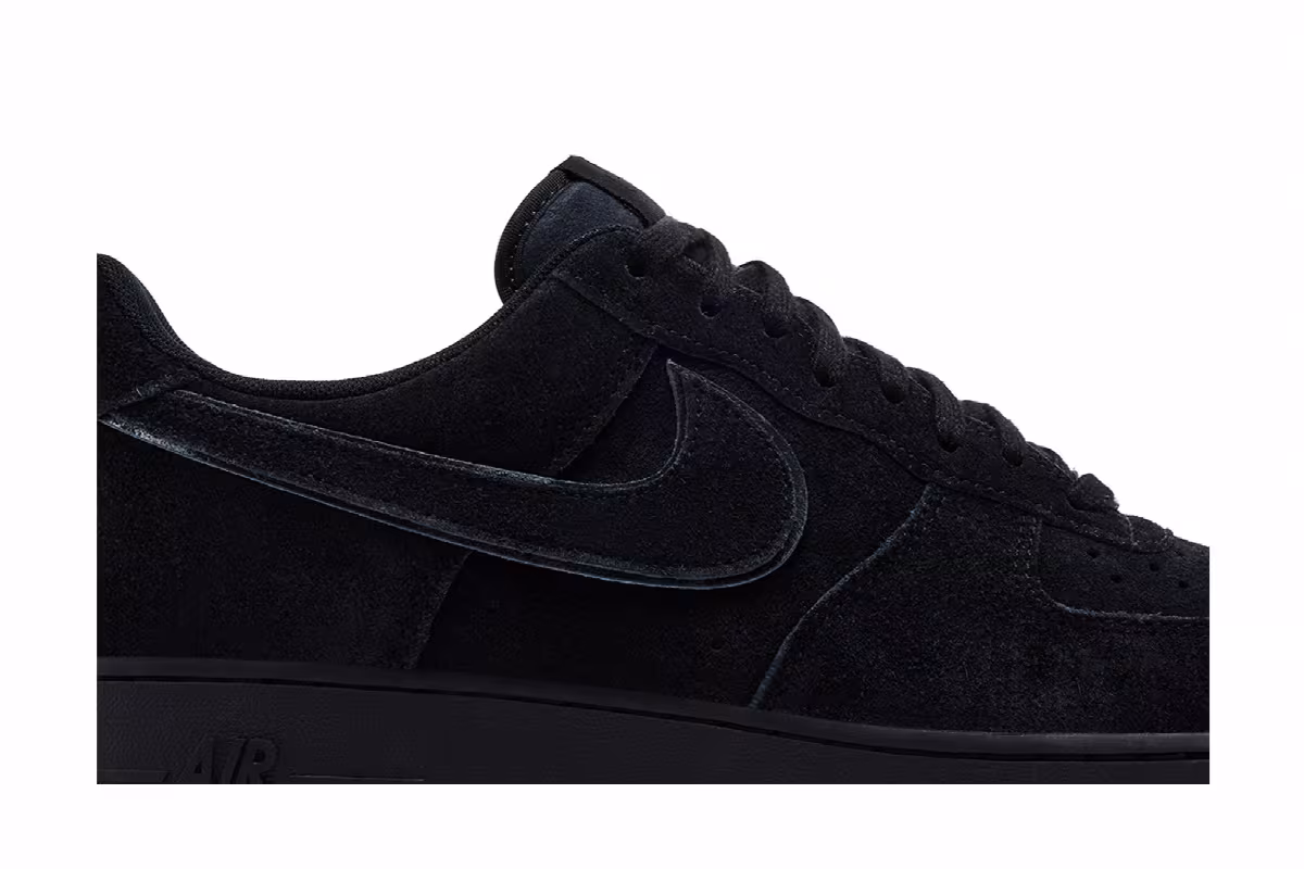 Nike Air Force 1 Black Cat, view 3