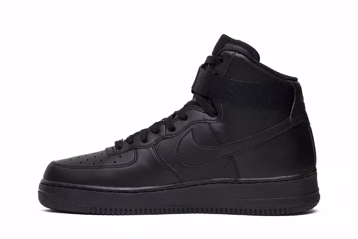 Nike Air Force 1 High Triple Black, view 4