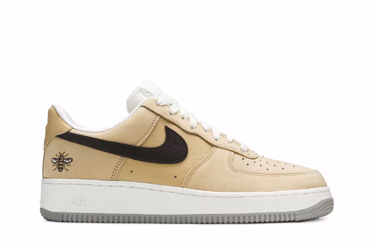 Nike Air Force 1 Low Manchester Bee, view 2