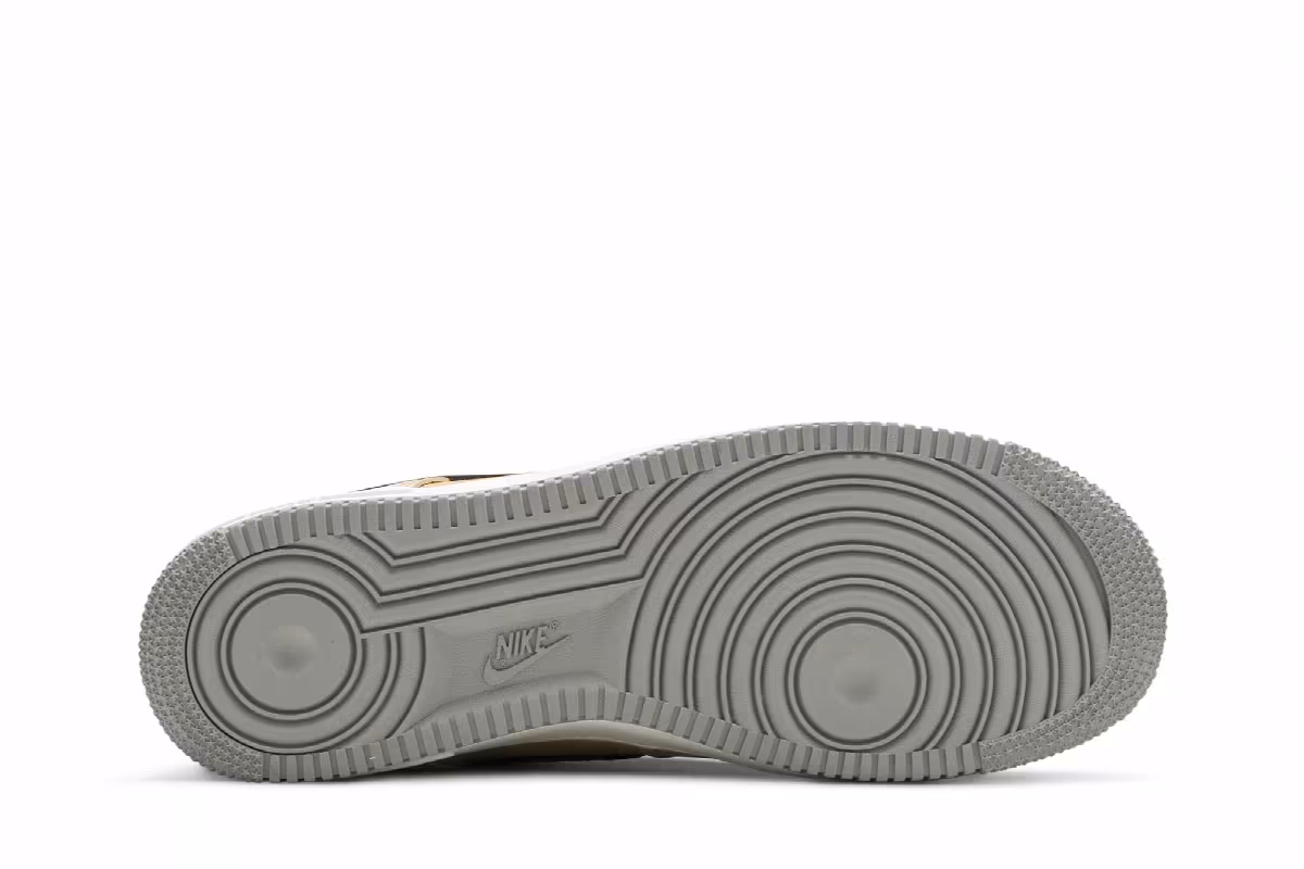 Nike Air Force 1 Low Manchester Bee, view 5
