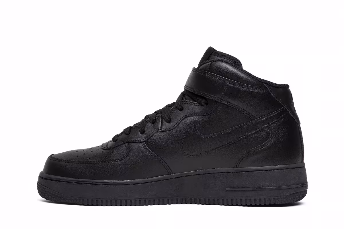 Nike Air Force 1 Mid Triple Black, view 4
