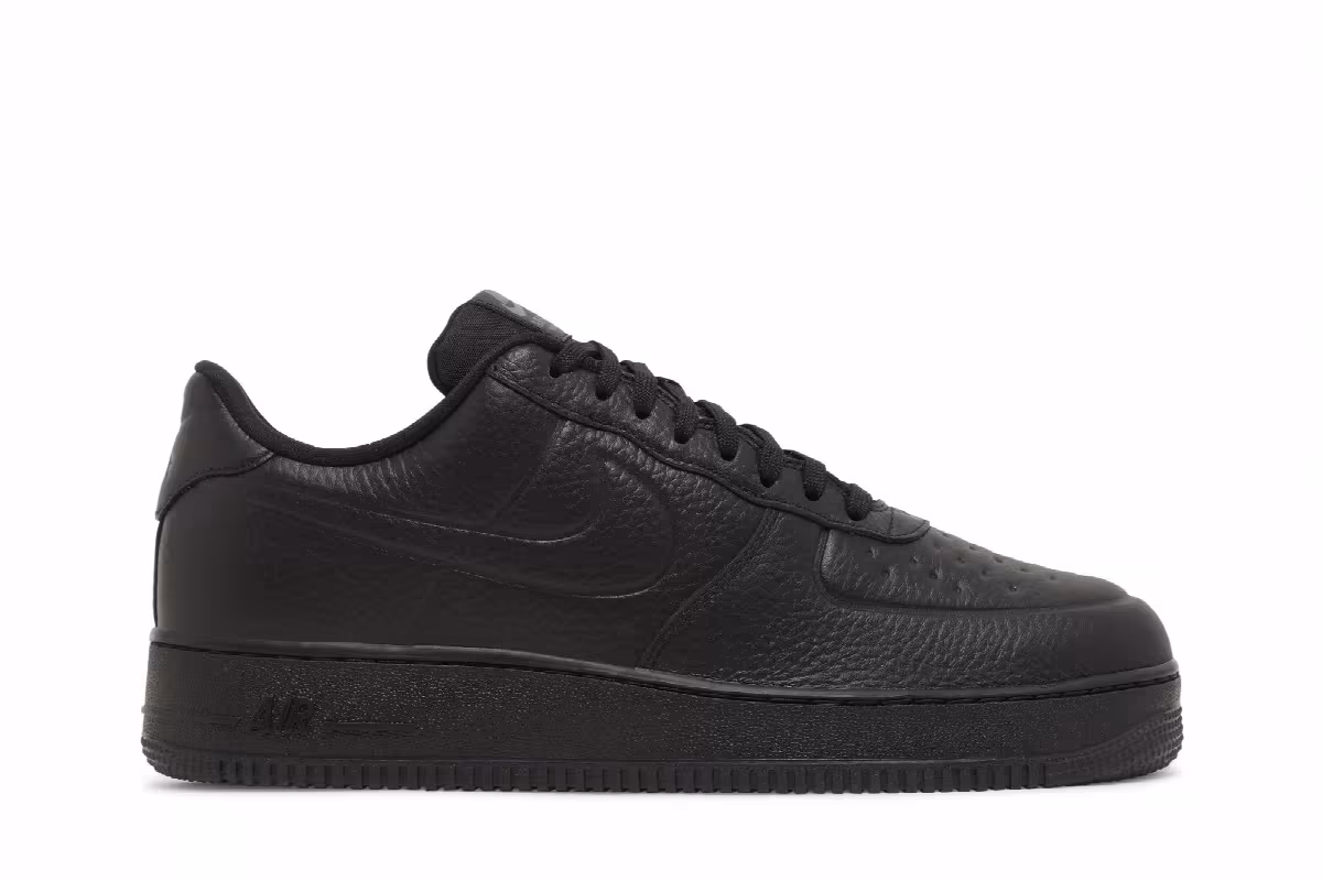 Nike Air Force 1 Triple Black, view 2