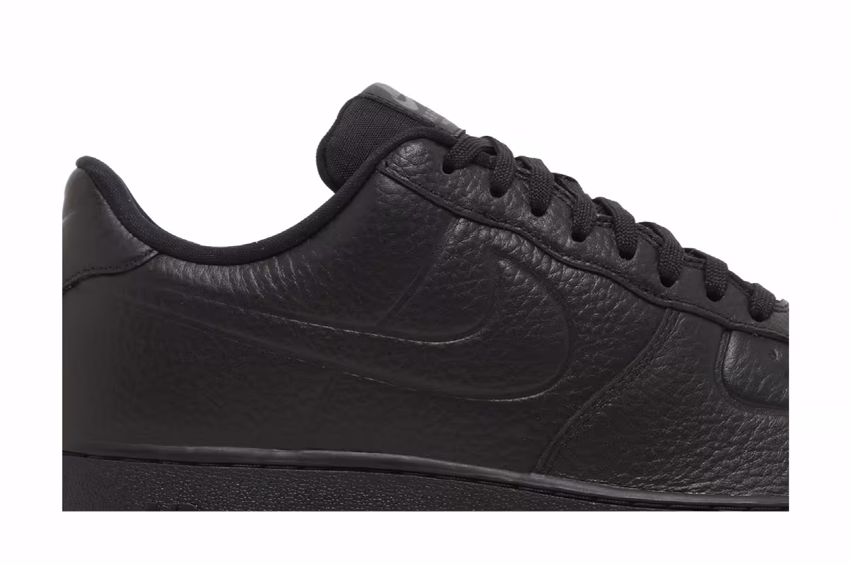 Nike Air Force 1 Triple Black, view 3