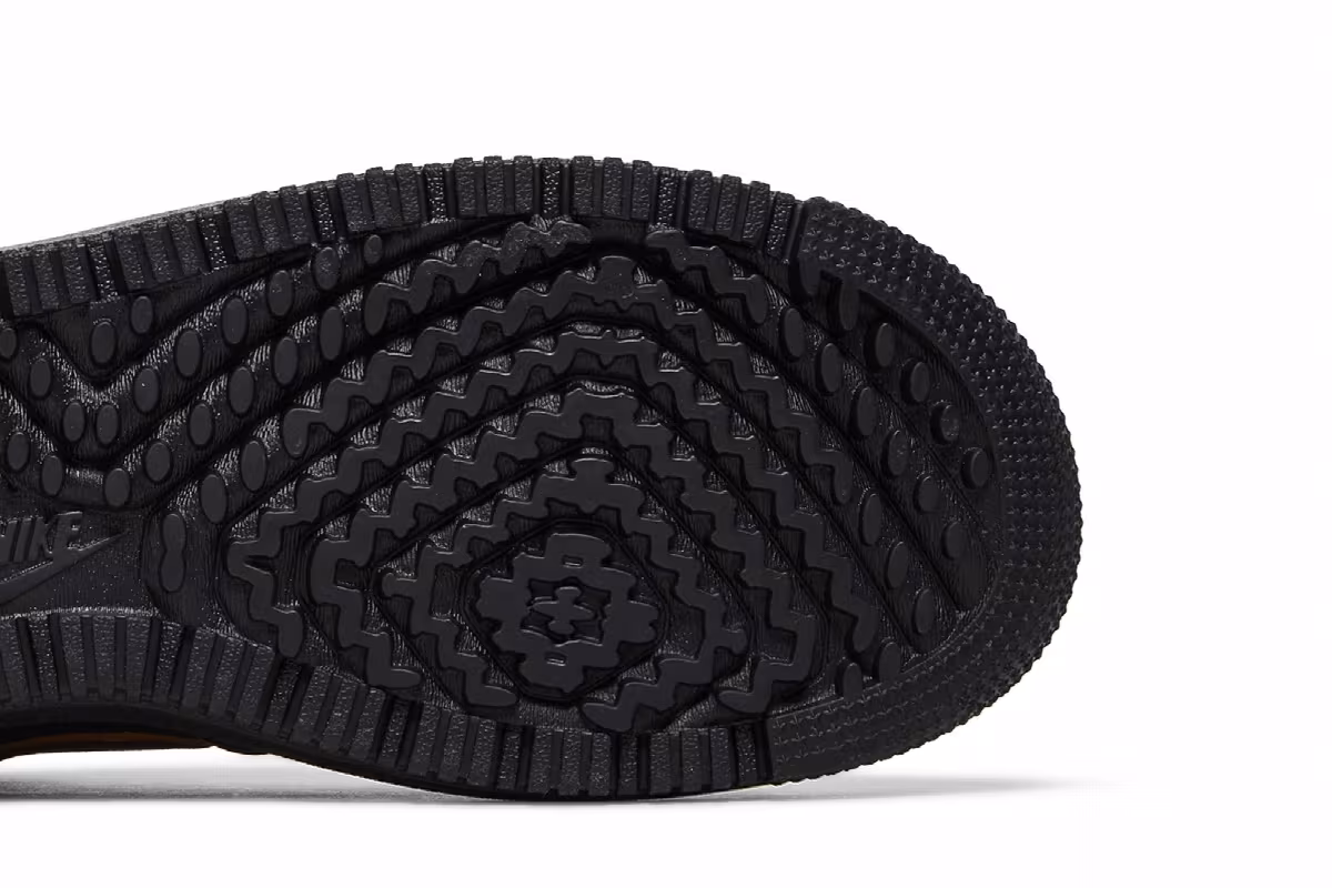 Nike Air Force 1 Boot Black University Gold, view 6