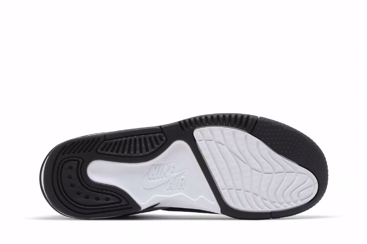 Air Jordan Max Aura 5 Black Metallic Gold, view 5