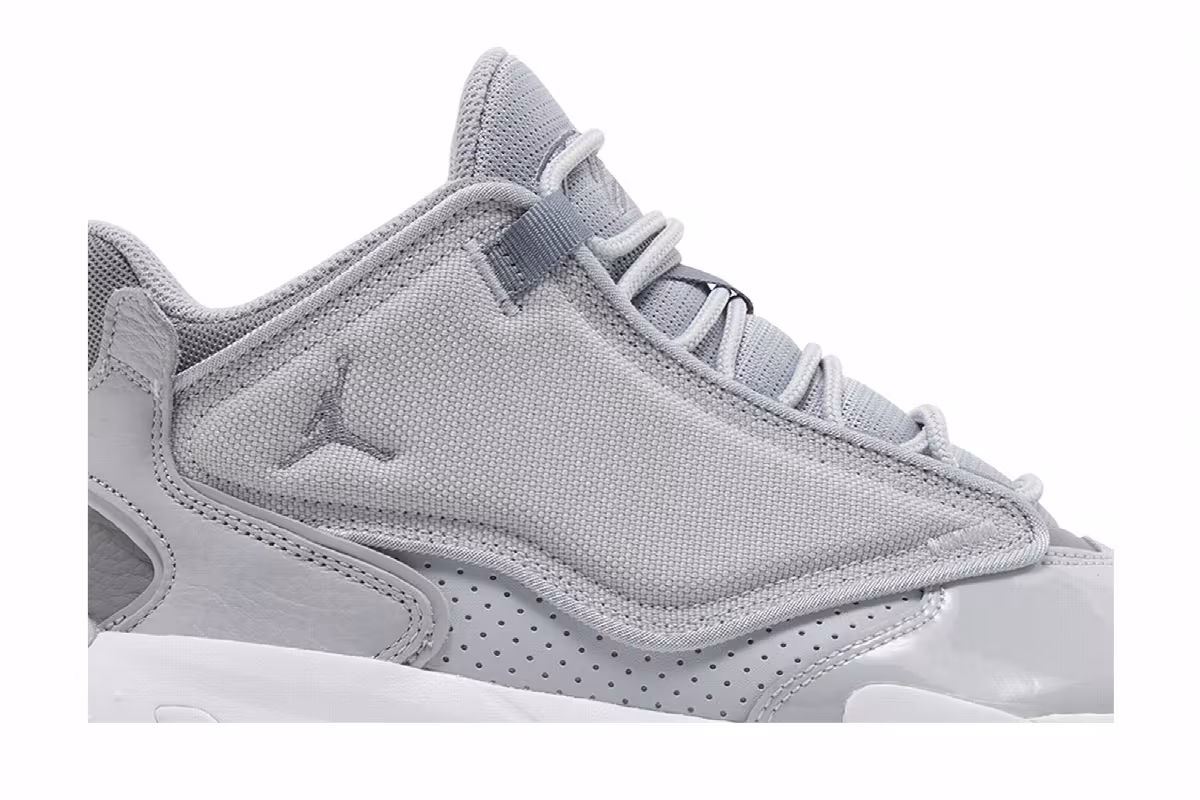 Air Jordan Max Aura 4 Wolf Grey, view 3
