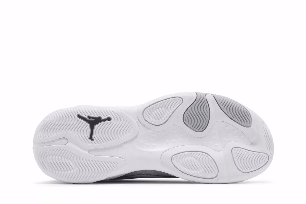 Air Jordan Max Aura 4 Wolf Grey, view 5